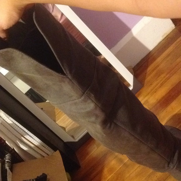 Over-the-knee grey boots - Picture 4 of 6